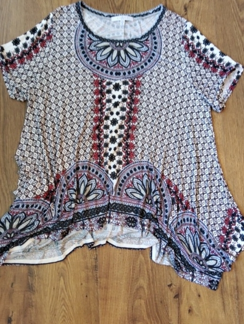 Fever Short Sleeve Boho Border Print Tee in White, Red, Black NWOT 2X Plus